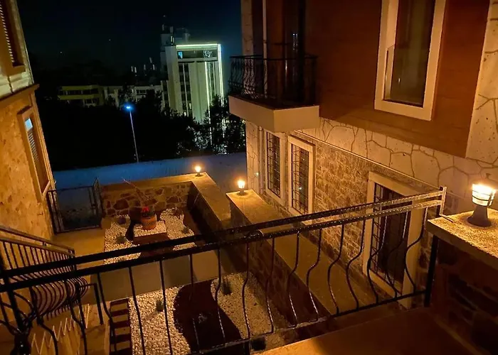 Апартаменты Stylish Triplex In The Heart Of *