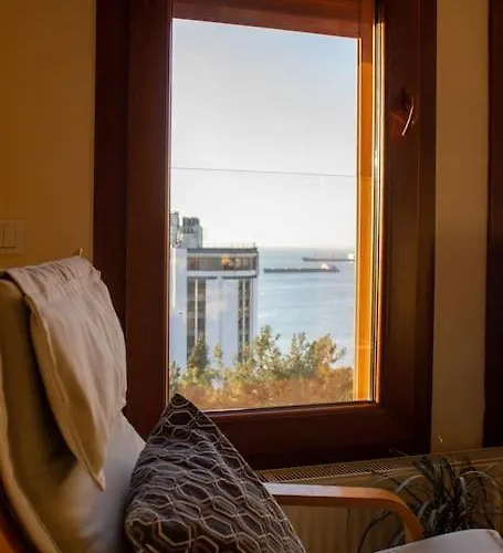 Stylish Triplex In The Heart Of *