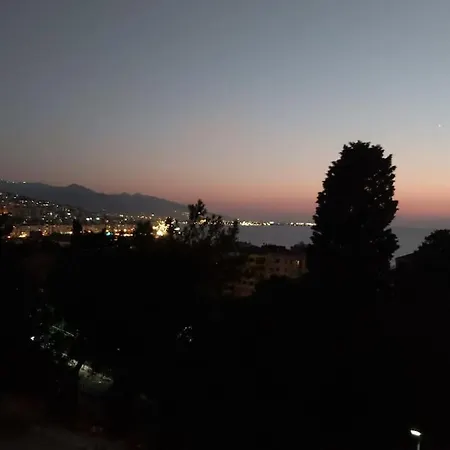 Stylish Triplex In The Heart Of Appartamento Smirne