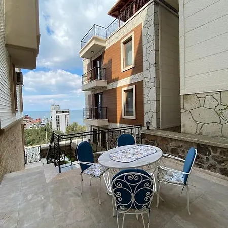 شقة Stylish Triplex In The Heart Of