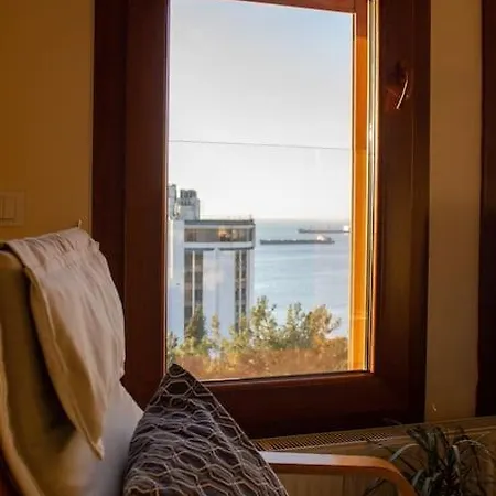 Stylish Triplex In The Heart Of *