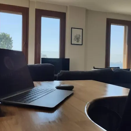 شقة Stylish Triplex In The Heart Of إزمير