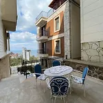 Апартаменты Stylish Triplex In The Heart Of