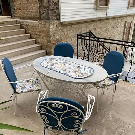 Stylish Triplex In The Heart Of Daire *